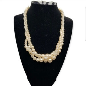 ROMAN VINTAGE LUSTROUS FAUX PEARL TWIST DESIGN NECKLACE